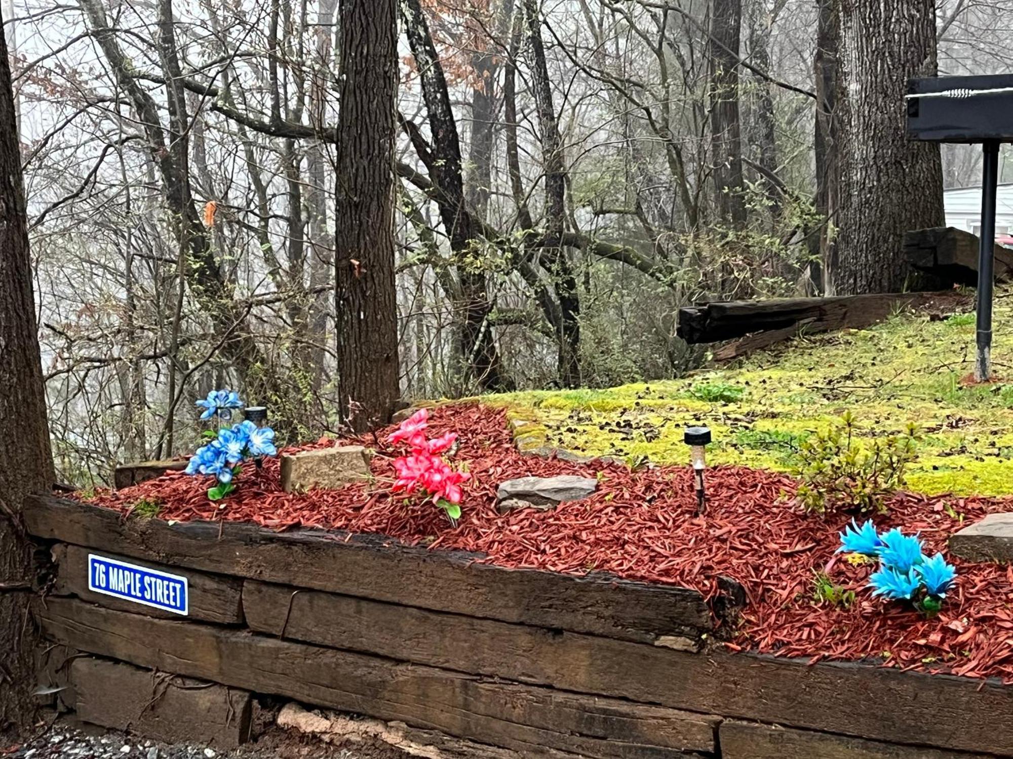 Twin Oaks * Bryson City