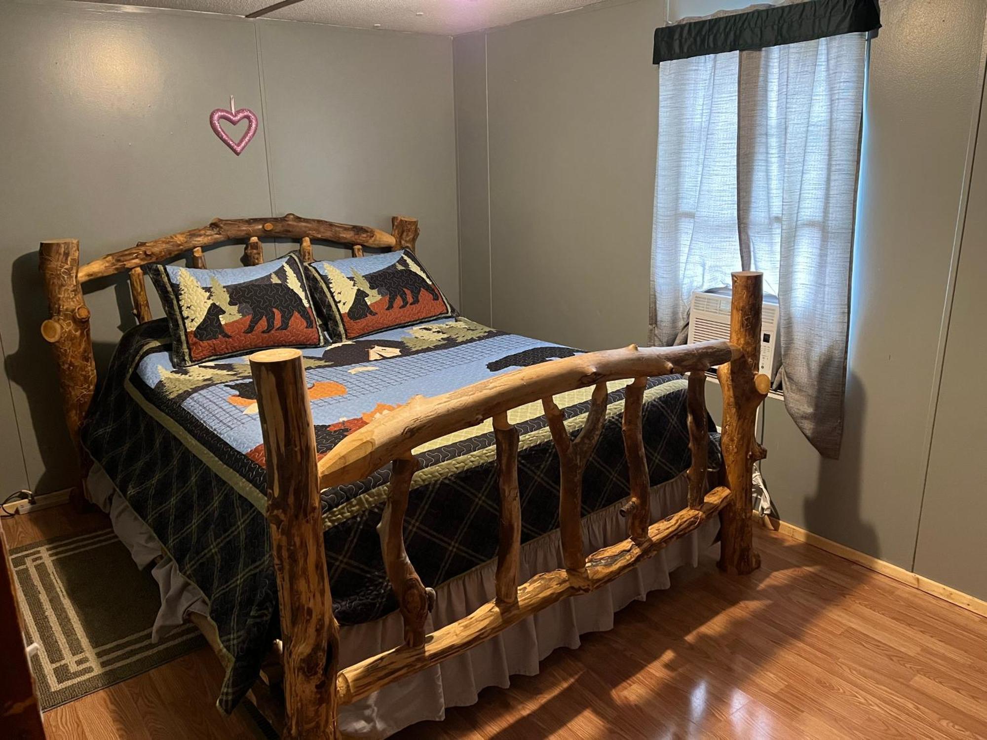 Twin Oaks * Bryson City