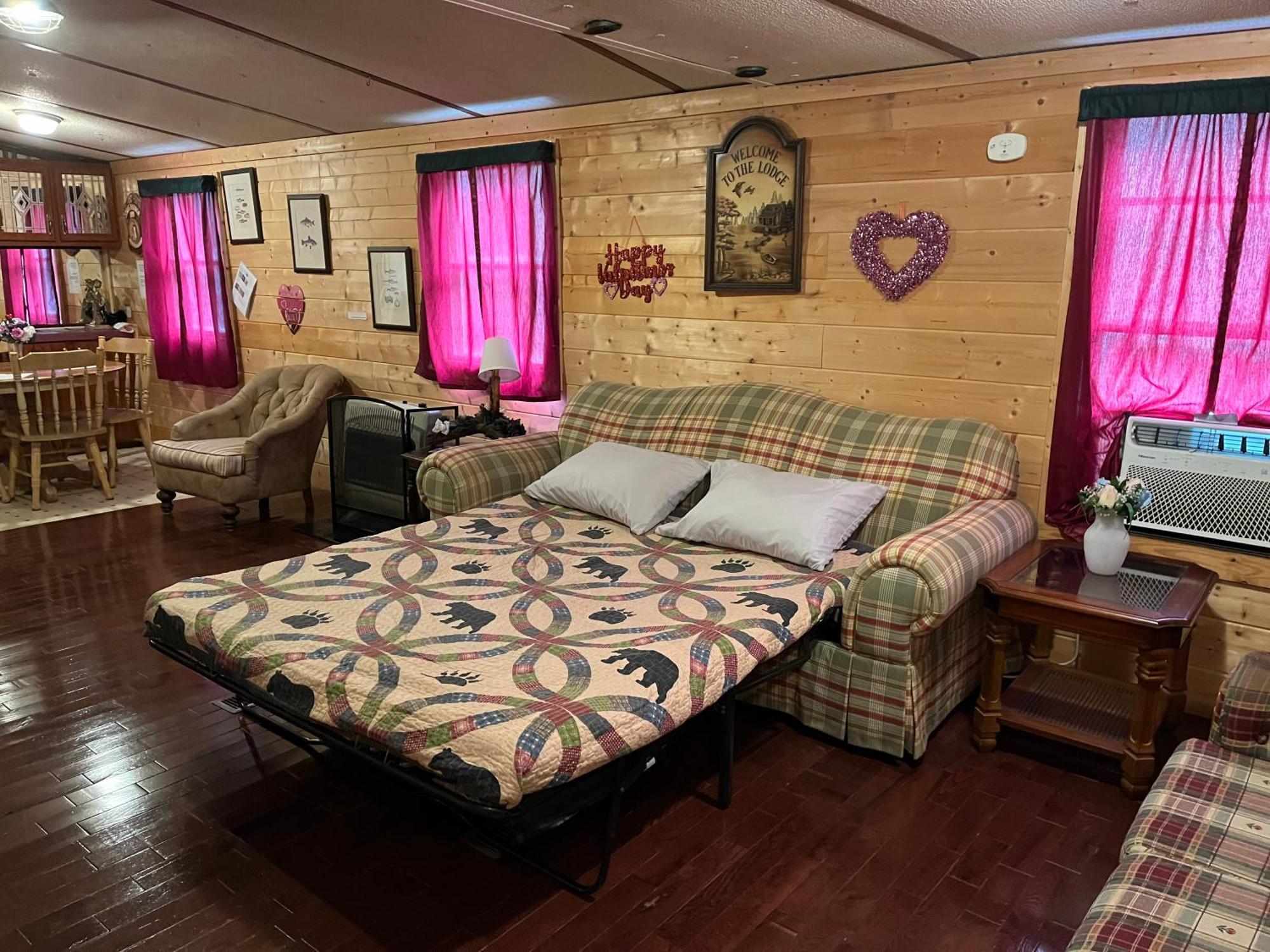 Twin Oaks * Bryson City